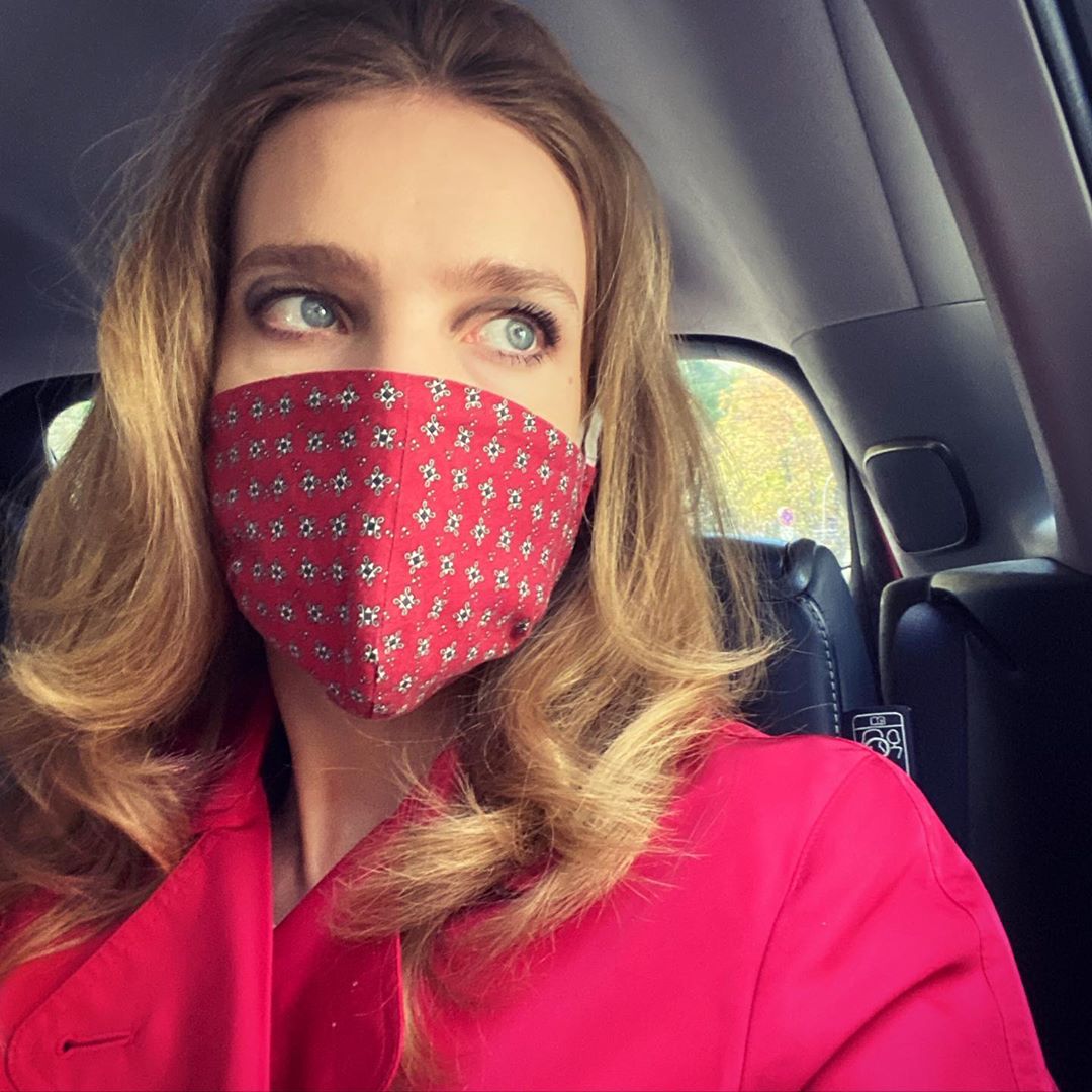 Тренч, кльош і грубі черевики: Наталя Водянова показала, як носити трендові речі цієї осені