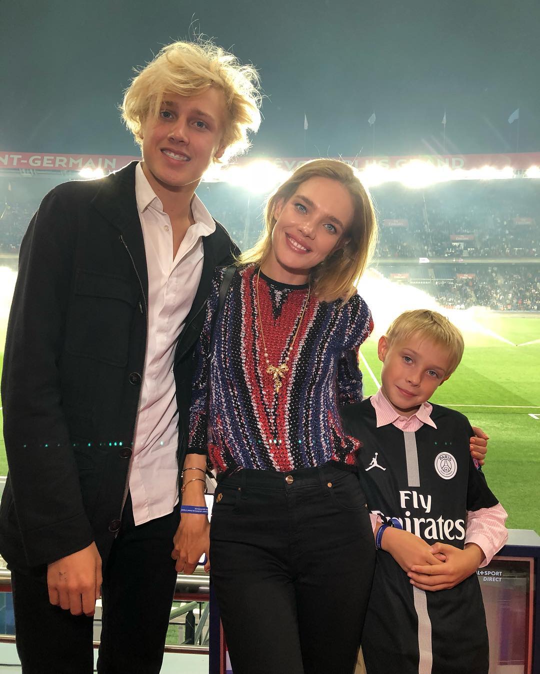 Просто прелесть: Наталья Водянова умилила стильным нарядом и домашним любимцем