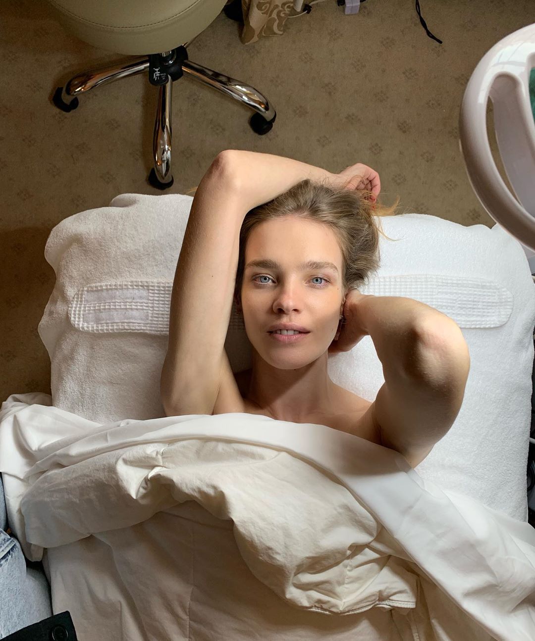 Оце ноги! Наталя Водянова в міні-сукні від Louis Vuitton блищить на відкритті виставки