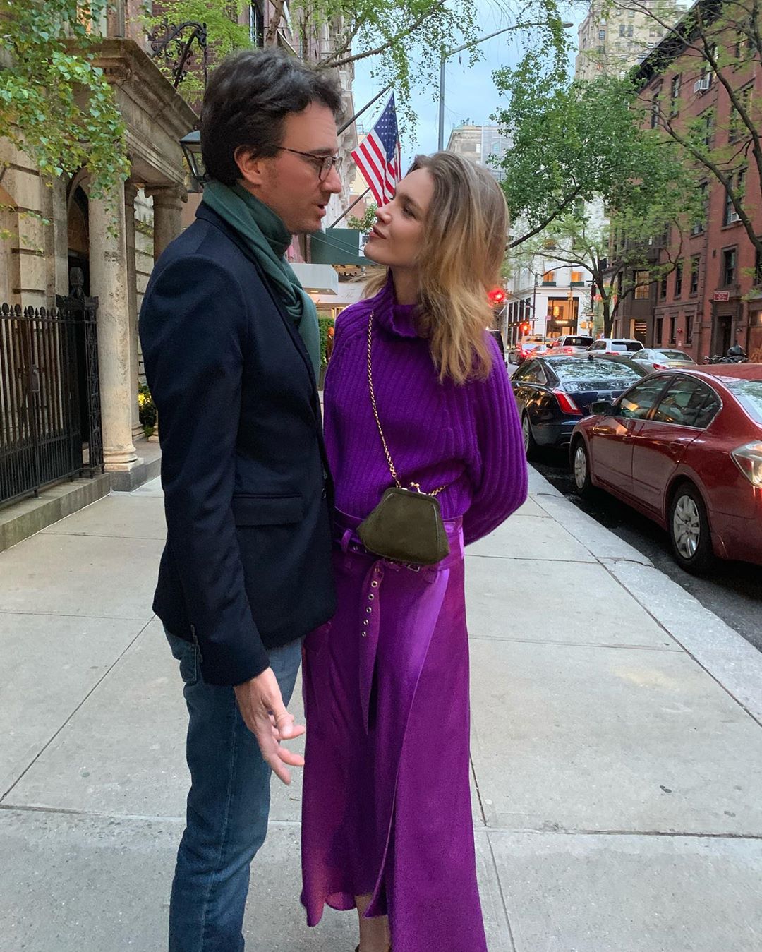 У золотому сяйві: Наталія Водянова вирушила в Монако в сліпучому платті Burberry