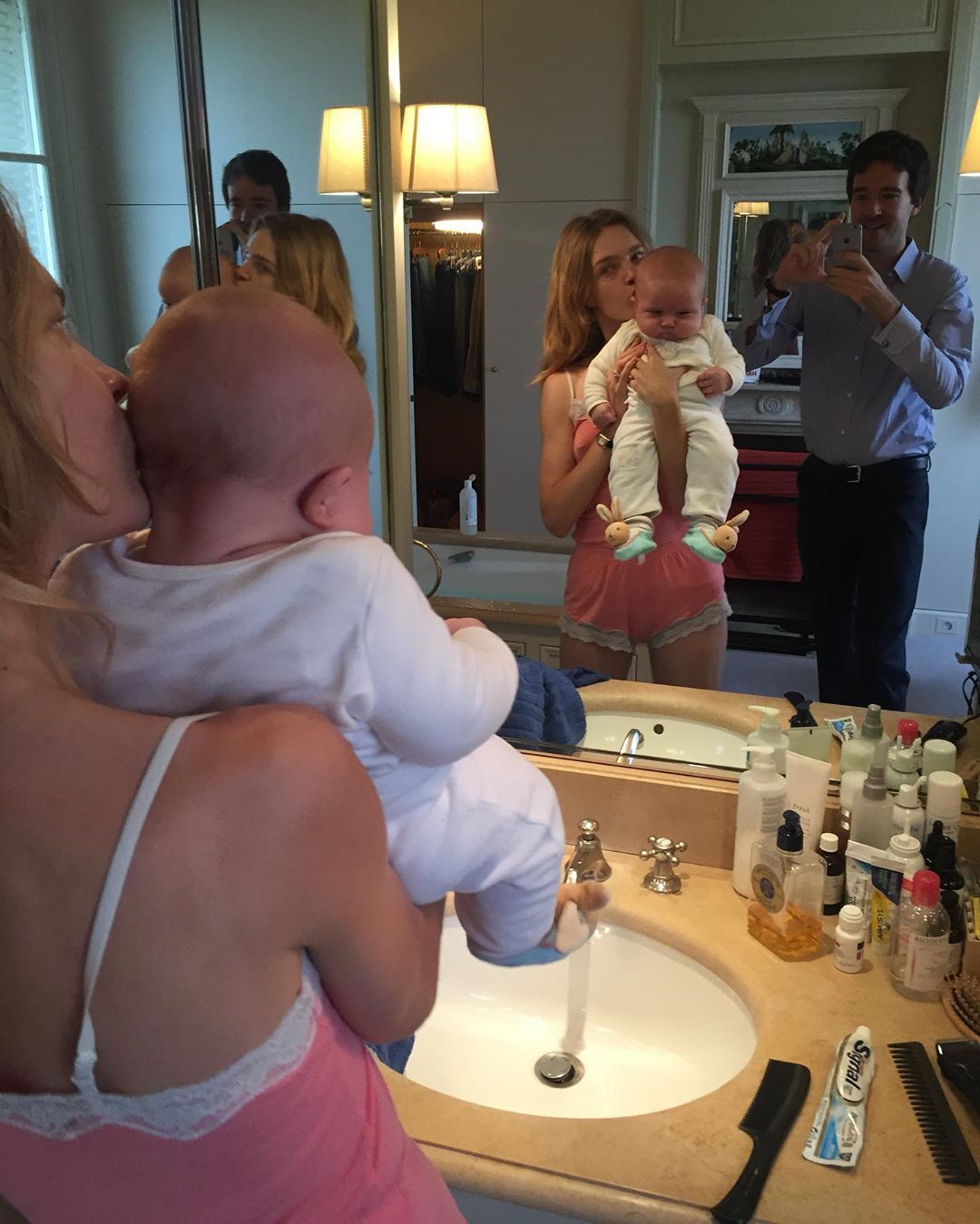 Любов гріє: Наталя Водянова демонструє незвичайний образ і палкі почуття до Антуана Арно