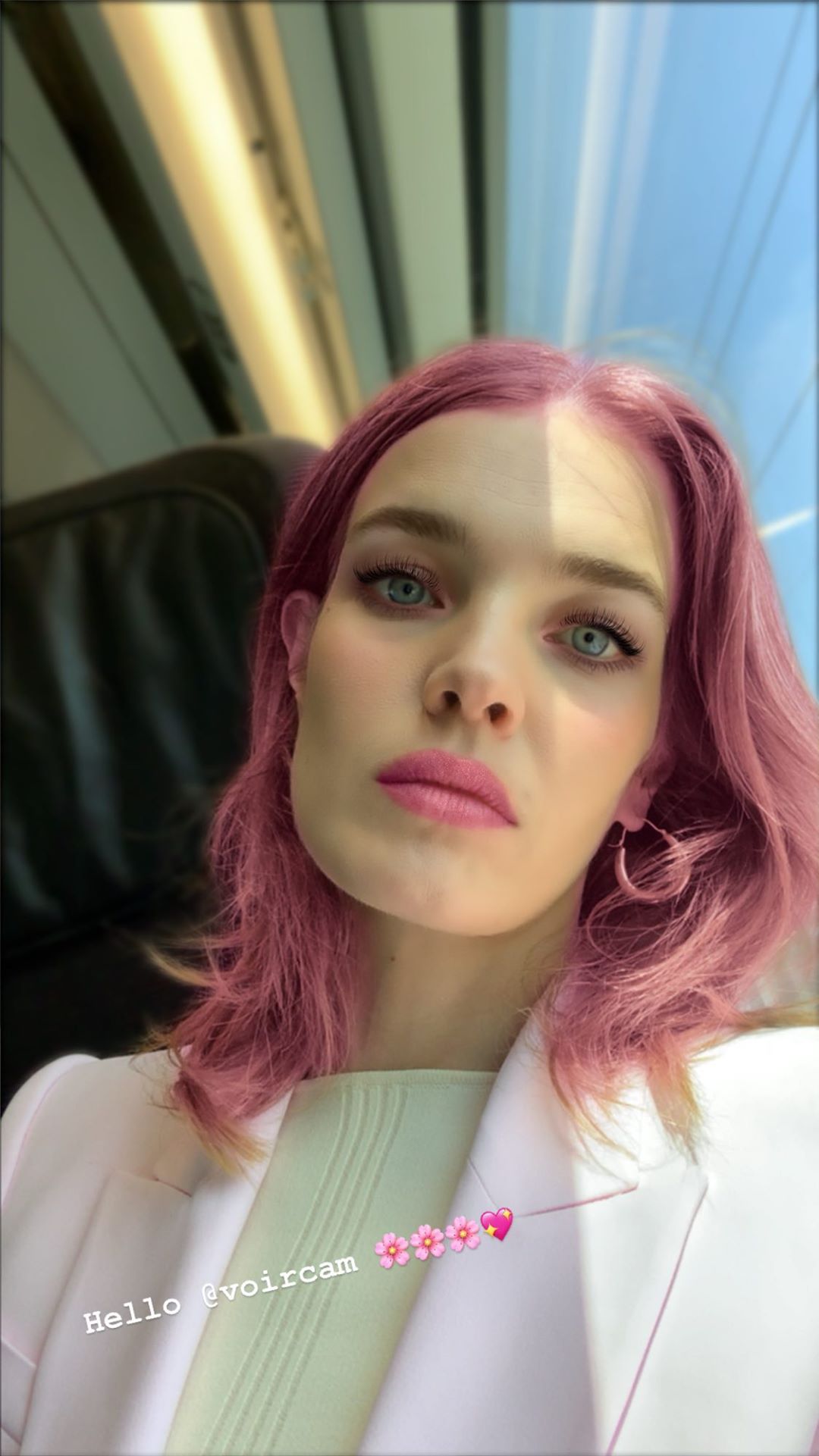 У відвертому міні: Наталія Водянова захопила бездоганною фігурою в костюмі Burberry