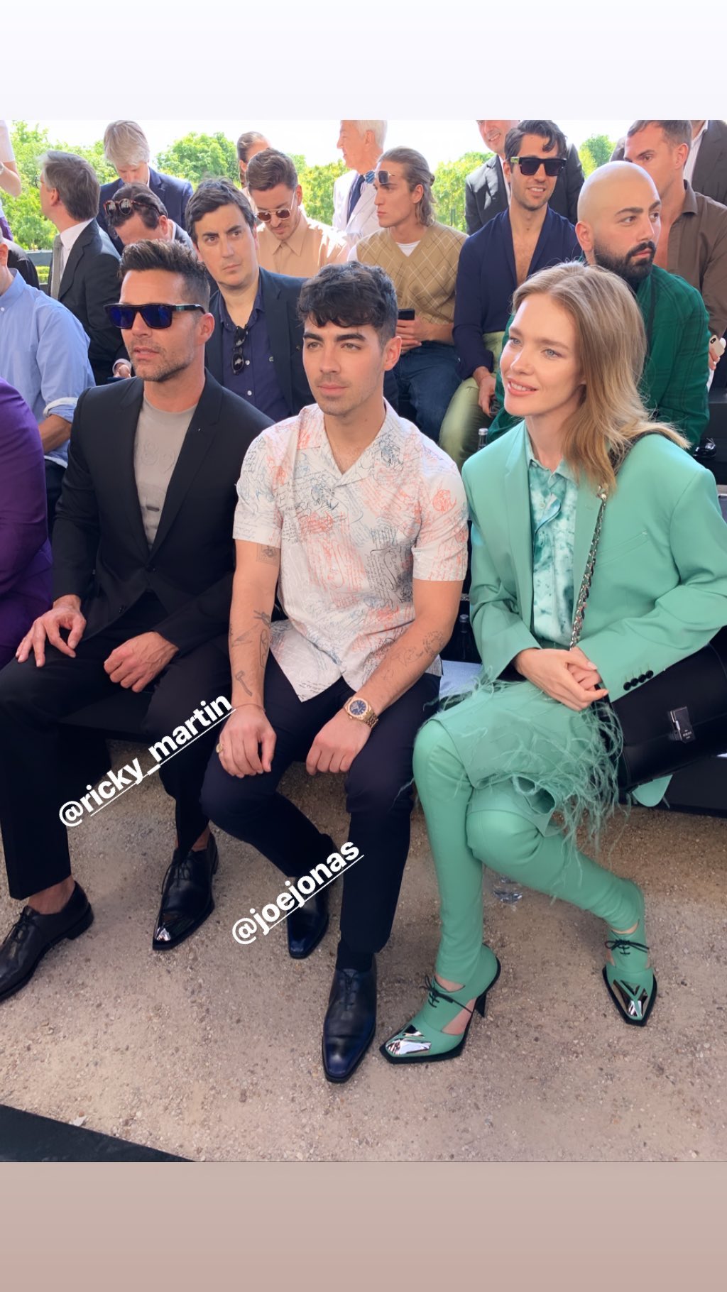 Волна свежести: Наталья Водянова похвасталась роскошным мятным костюмом и цветущим видом