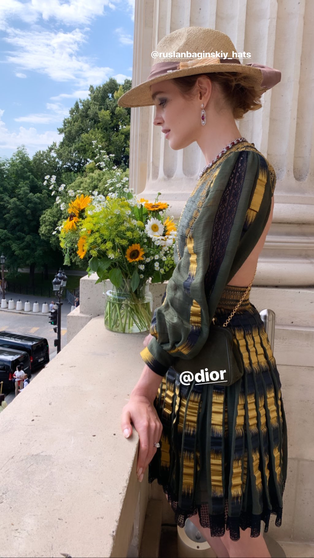 У всіх нарядах чудова: Наталія Водянова блищить в сукні Dior і капелюсі від українського дизайнера