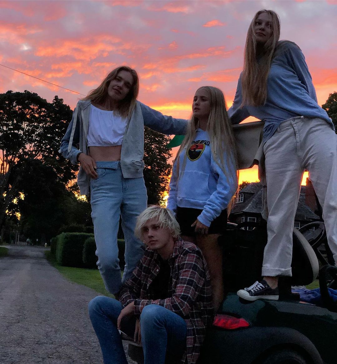 Молодая мама: Наталья Водянова растрогала сеть редким архивным фото с сыном