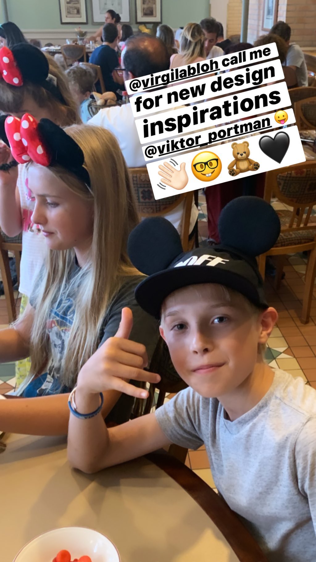 У відвертому міні і кросівках: Наталія Водянова блиснула стрункими ногами і тонкою талією