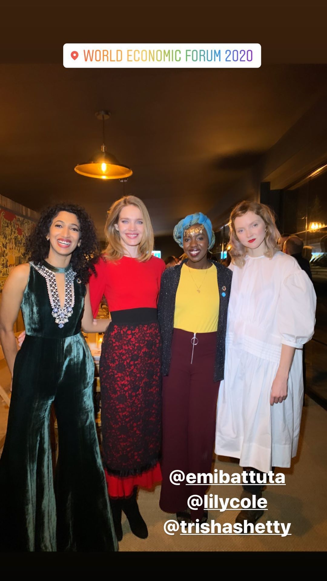 Мини и ботфорты на шпильках: Наталья Водянова блеснула стройными ногами на форуме в Давосе