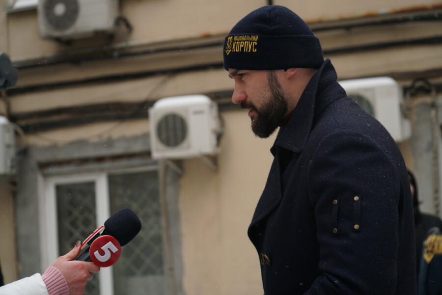 Нацкорпус провел акцию под земельным департаментом КГГА