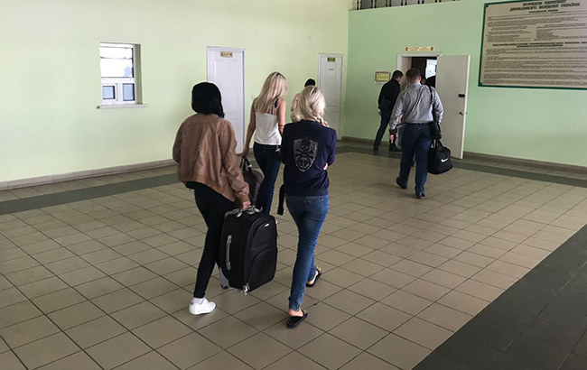 На границе задержали торговца людьми, который пытался вывезти 4 украинок в Польшу