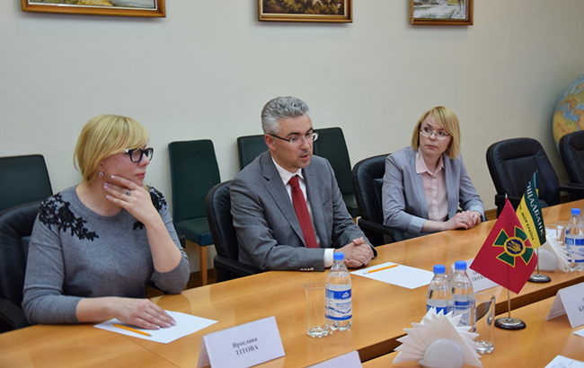 "Ощадбанк" установит терминалы для оплаты штрафов на КПП через госграницу