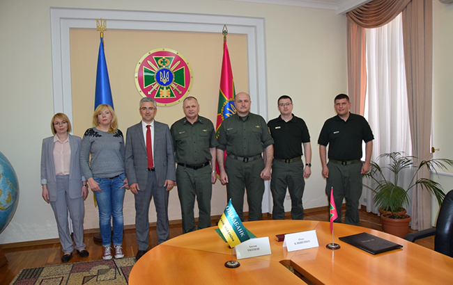 "Ощадбанк" установит терминалы для оплаты штрафов на КПП через госграницу