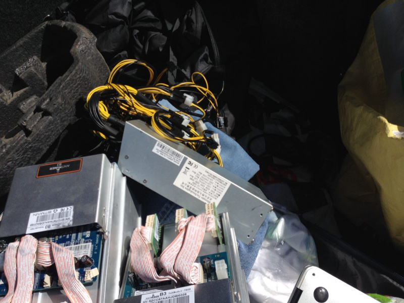 На КПВВ "Гнутово" пресекли провоз на территорию ОРДЛО оборудования для майнинга