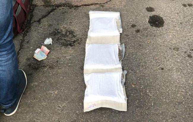 На границе со Словакией у украинца обнаружили 2,5 килограмма марихуаны