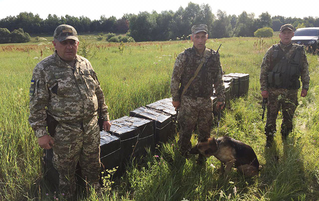 Почти 40 ящиков контрабандных сигарет обнаружено на границе с Польшей и Румынией