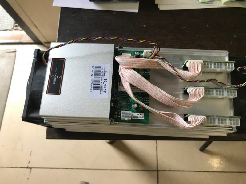 В Донецкой области пограничники обнаружили комплектующие для "криптовалютной фермы"