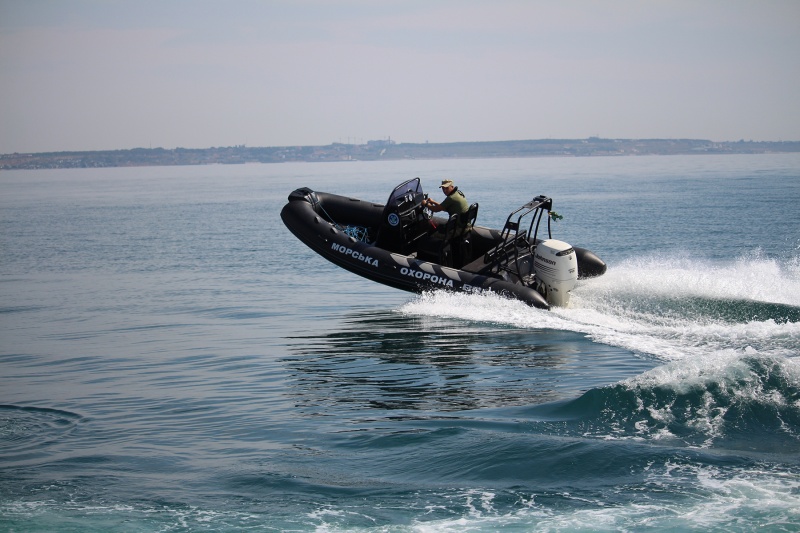 Военные учения "Си Бриз 2018": пограничники отработали прыжки в воду без парашюта