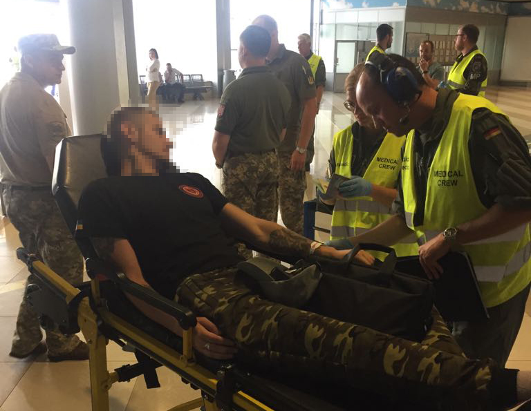 На лікування до Німеччини відправили 14 постраждалих на Донбасі українських військових