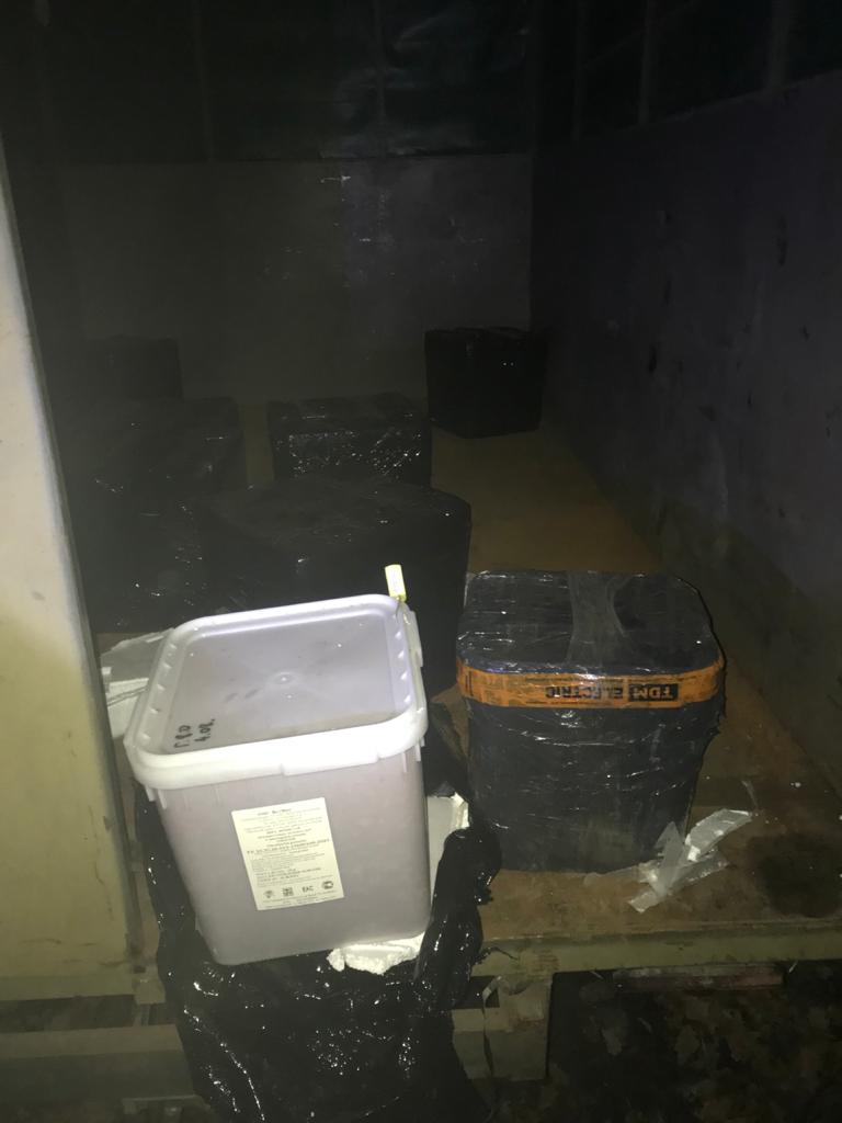 Контрабандист-неудачник с икрой на миллион гривен застрял на авто в лесу в Сумской области