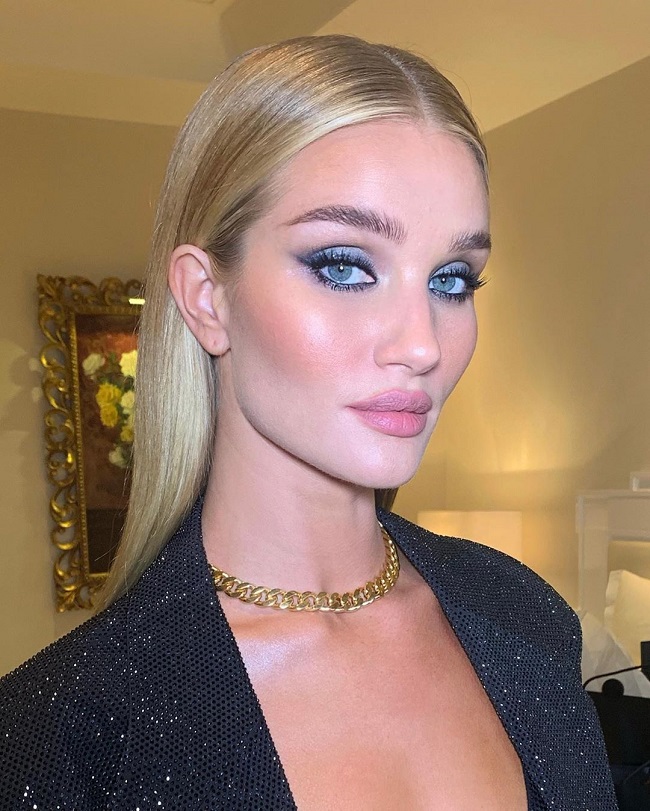 Зажги ночь! Топ-3 соблазнительных образа от Роузи Хантингтон-Уайтли, которые сделают вас звездой вечера