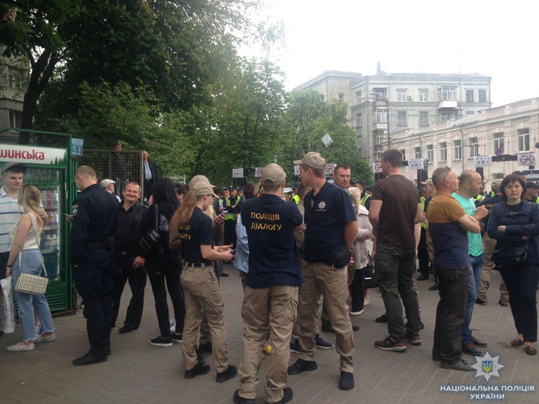 У Києві чоловік з рушницею намагався пройти на акцію до 9 травня