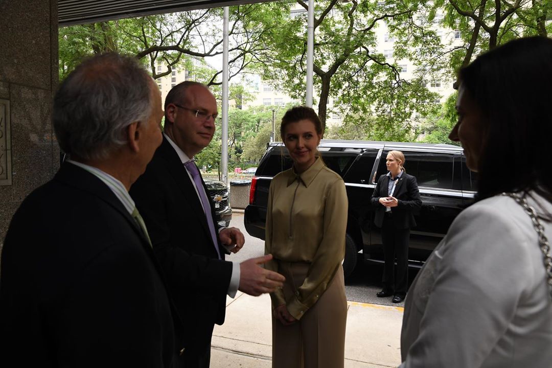 Безупречна: Елена Зеленская блистает в Торонто в новом элегантном образе