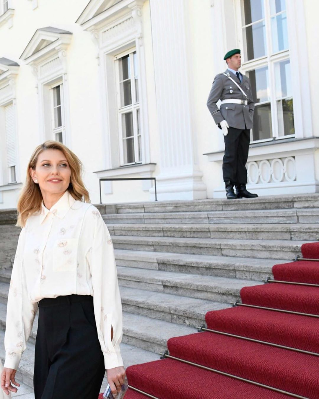 Безупречна: Елена Зеленская блистает в Торонто в новом элегантном образе