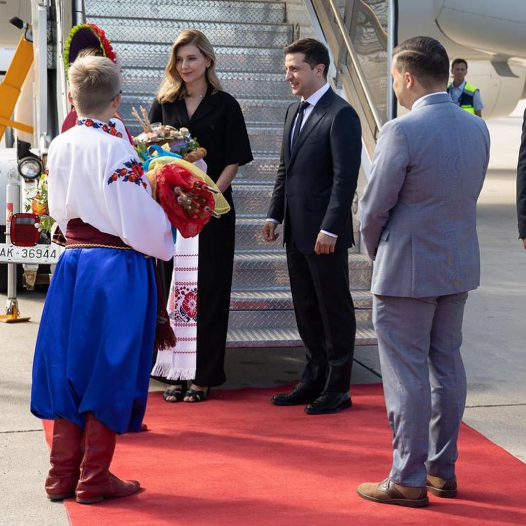 Елена Зеленская поехала с мужем в Канаду: фанаты нашли в ее образе изъян