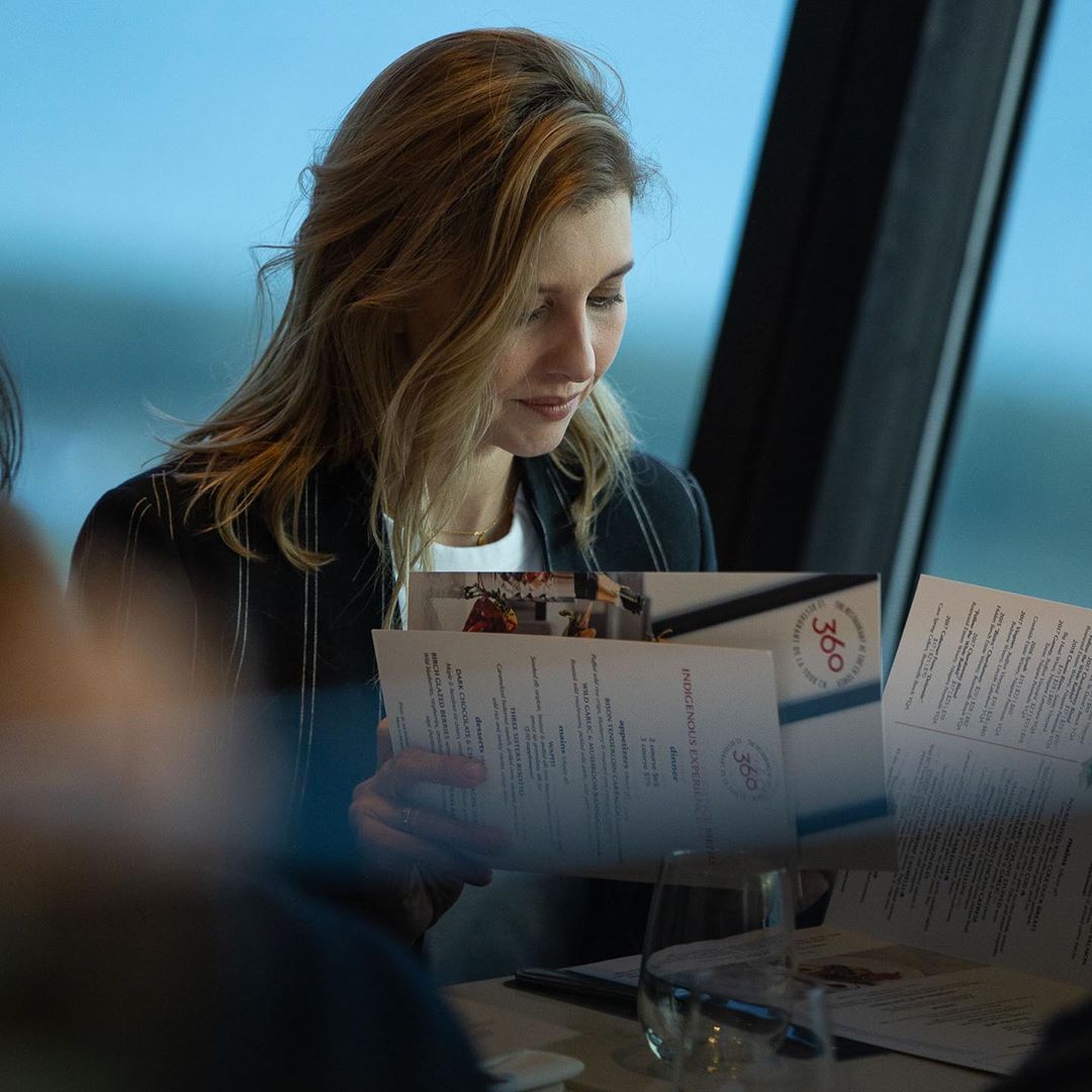 Елена Зеленская поехала с мужем в Канаду: фанаты нашли в ее образе изъян