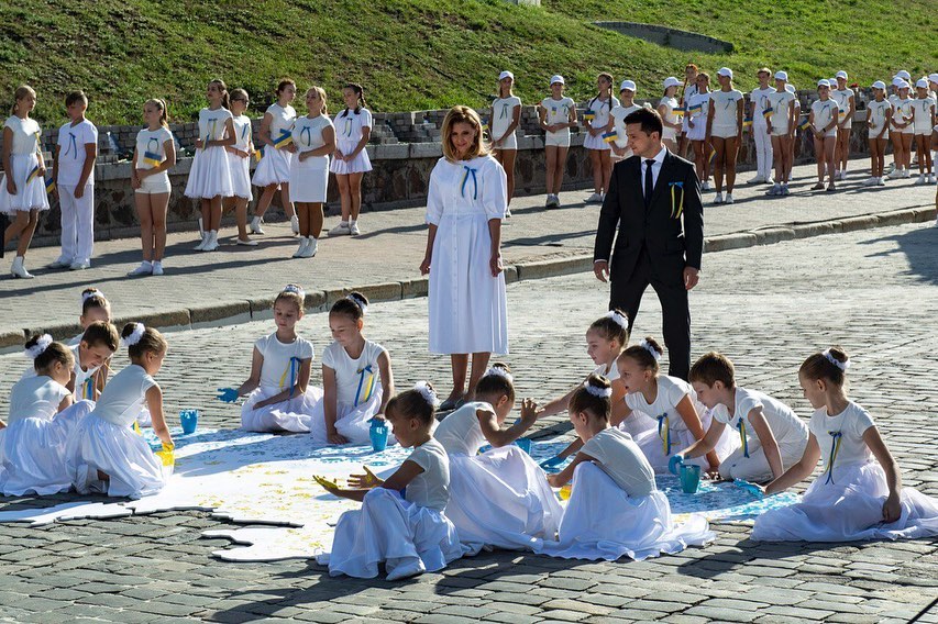 Белоснежное платье Зеленской на День Независимости: стал известен автор наряда