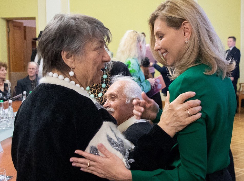 Елена Зеленская озадачилась необычными вопросами (фото)