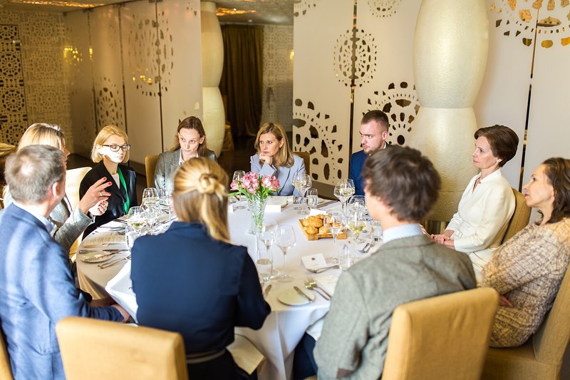 Як завжди бездоганна: Олена Зеленська підкорила Ригу елегантним вбранням