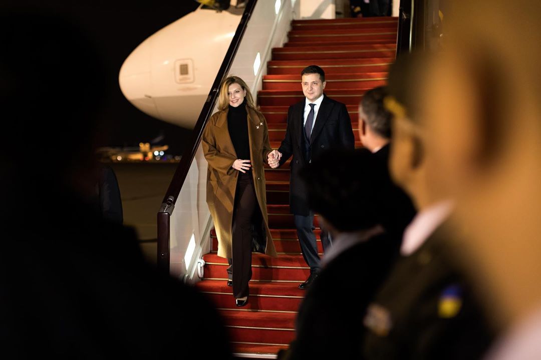 Елена Зеленская в Баку показала, как нескучно носить классику этой зимы