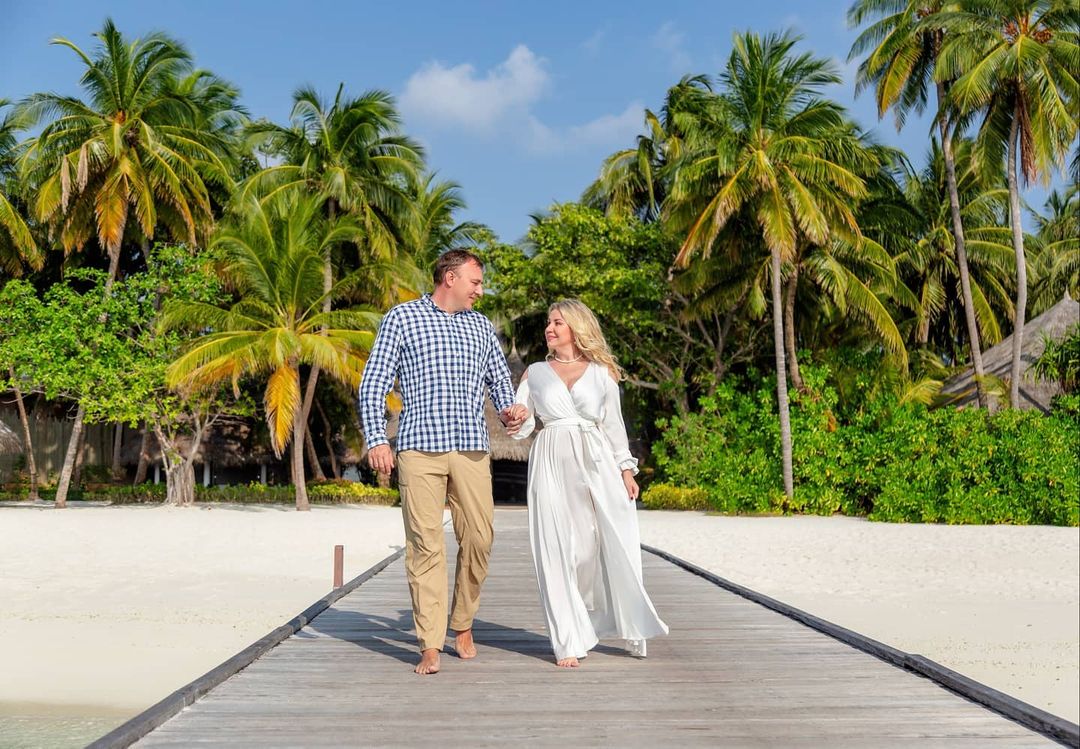 Украинская певица поделилась личными фото с празднования свадьбы на Мальдивах