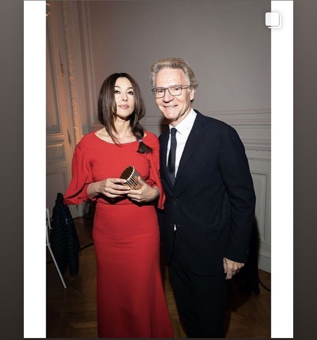 Страстная и прекрасная: Моника Беллуччи блистает в Париже в роскошном красном платье от Elie Saab