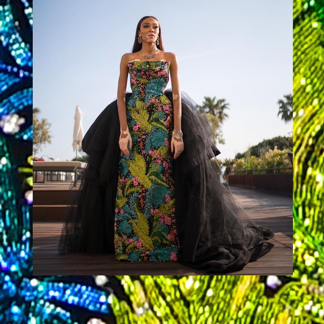 Райская птица: роскошная Винни Харлоу удивила новым красочным образом