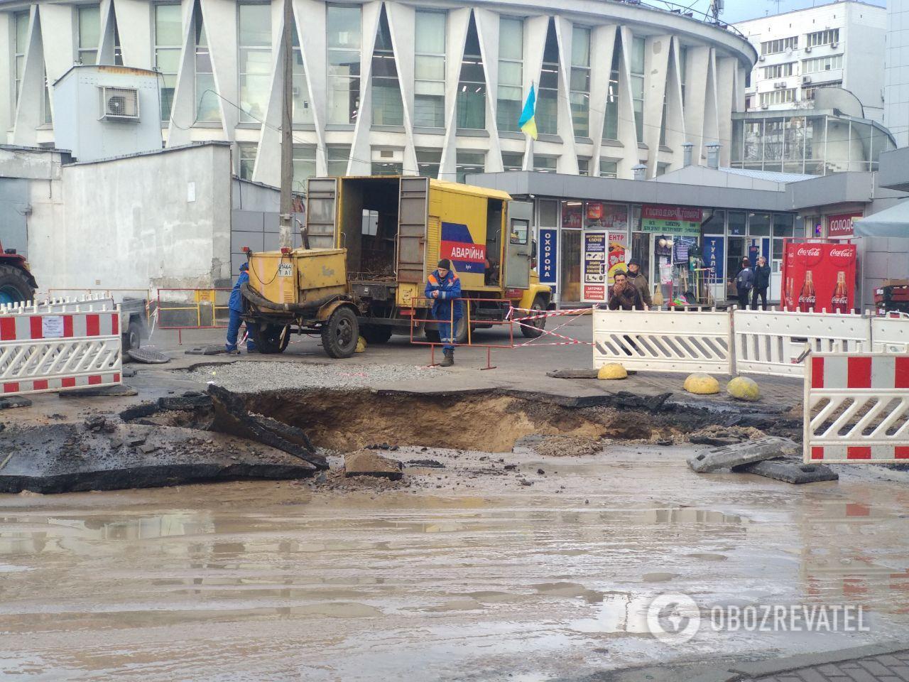 В центре Киева образовалась огромная воронка: все подробности