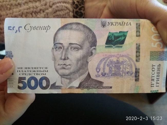 В киевских кафе орудуют опытные мошенники: видео со схемой обмана