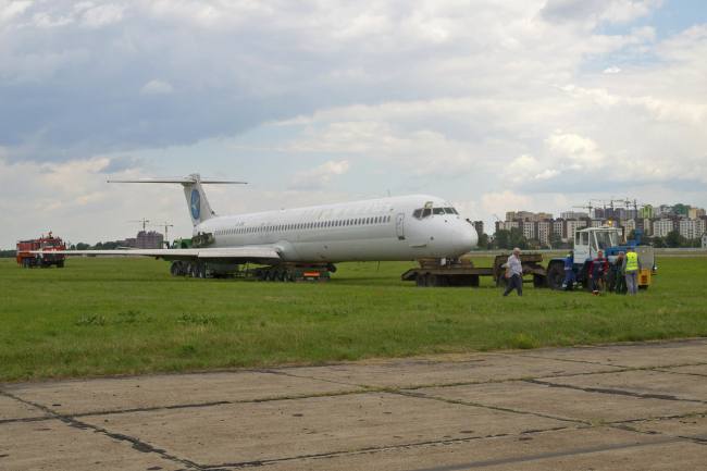 Действия силовиков могут спровоцировать аварию в аэропорту "Киев", - заявление