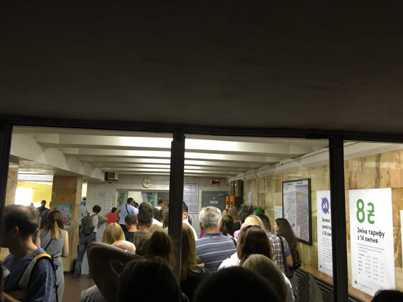 В киевском метро образовались очереди