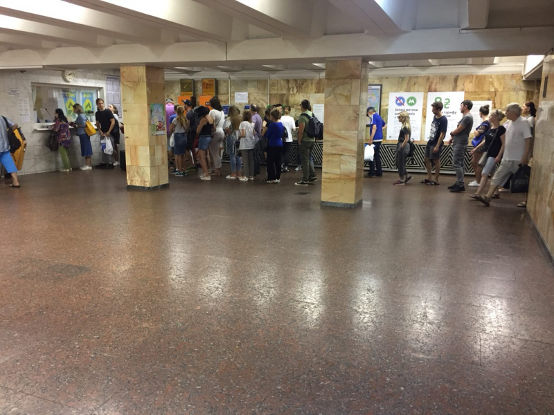 В киевском метро образовались очереди