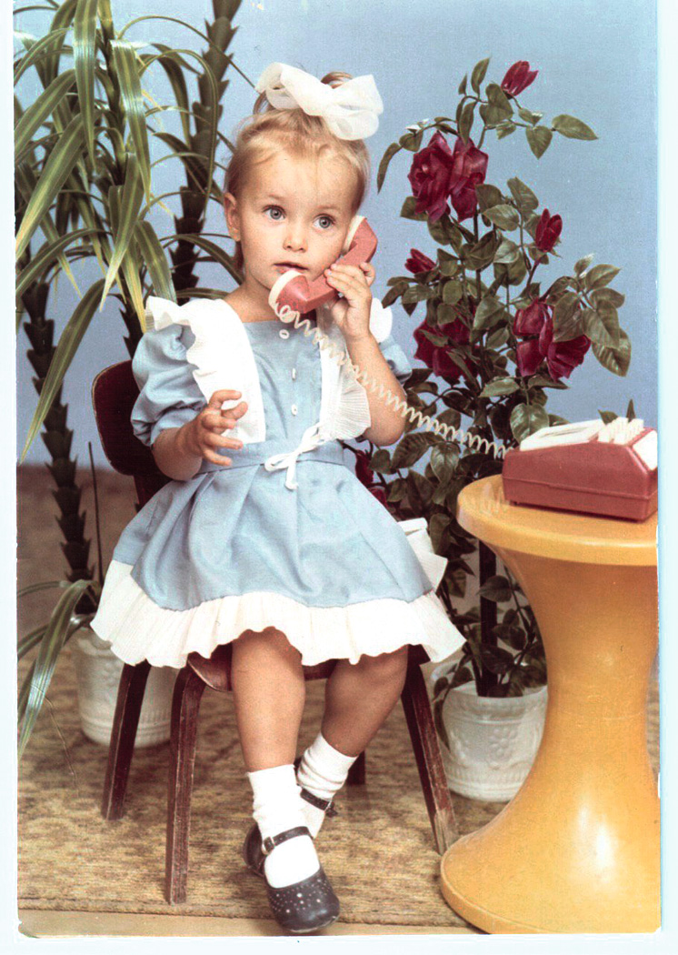 Не вважала себе привабливою: переможниця Танців з зірками показала свої дитячі фото