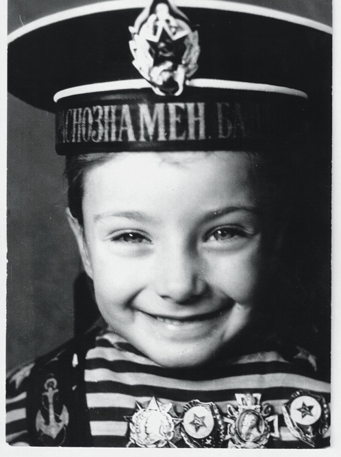 Не вважала себе привабливою: переможниця Танців з зірками показала свої дитячі фото