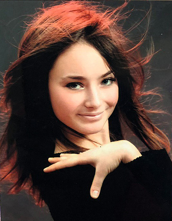 Не вважала себе привабливою: переможниця Танців з зірками показала свої дитячі фото