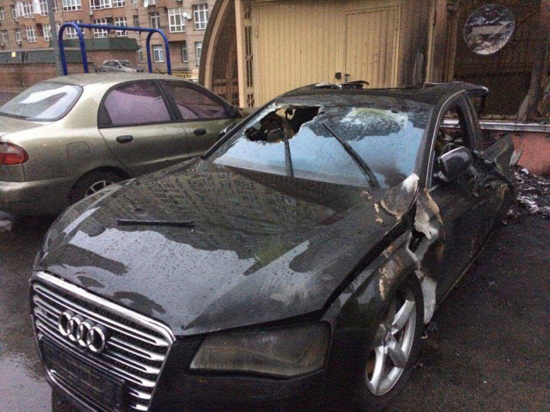 У Києві згоріла машина водія екс-міністра інфраструктури Пивоварського, - джерела