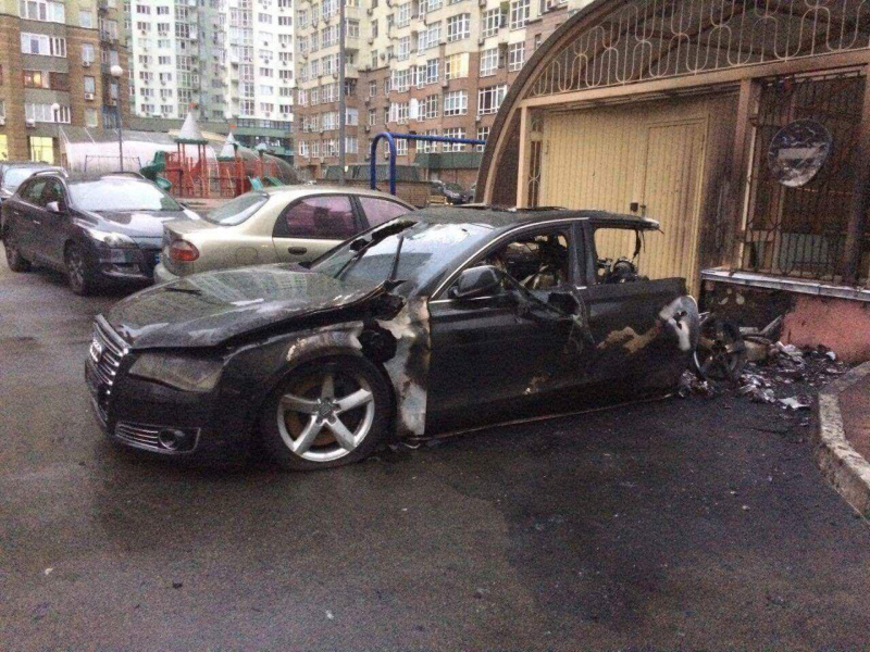 У Києві згоріла машина водія екс-міністра інфраструктури Пивоварського, - джерела