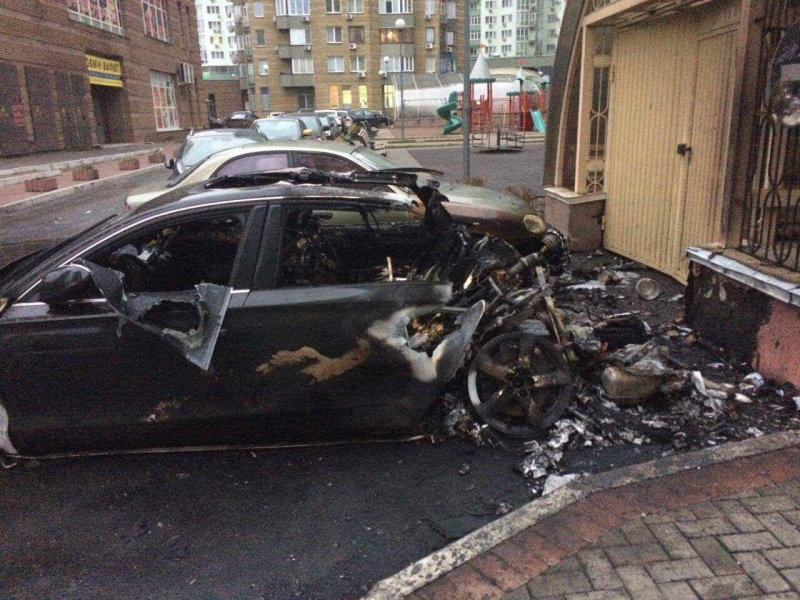 У Києві згоріла машина водія екс-міністра інфраструктури Пивоварського, - джерела