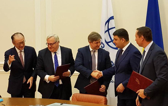 Мінфін зобов'язався повністю вийти з капіталу Укргазбанку