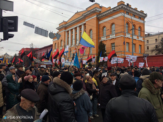 В Киеве сторонники Саакашвили перекрыли движение по улице Владимирской