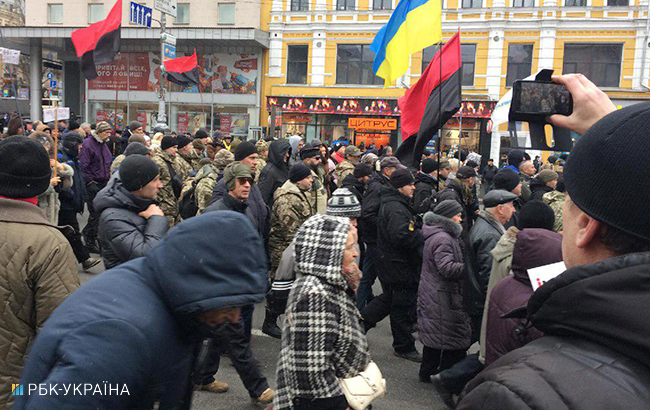 Марш за импичмент: в акции в центре Киева участвуют около 3-5 тысяч человек