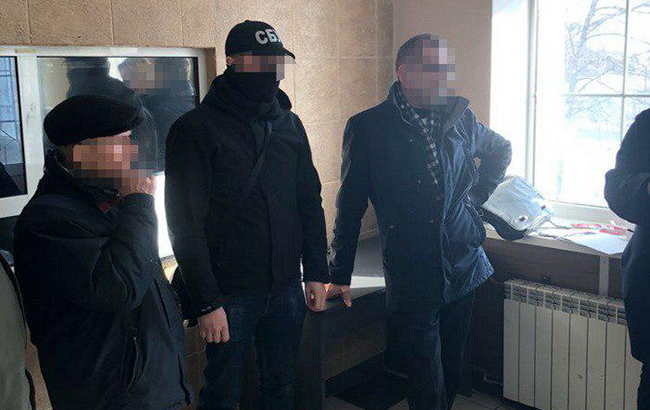 У Київській області посадовців однієї з міськрад викрили на хабарі